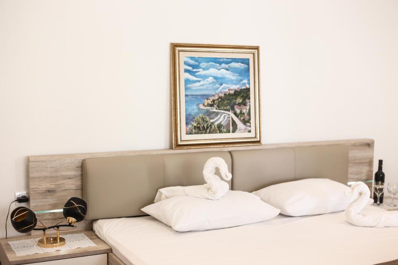 Arte Apartments Ulcinj Bagian luar foto