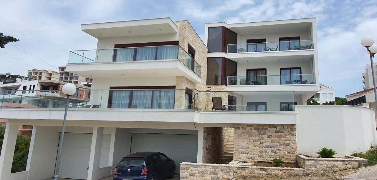 Arte Apartments Ulcinj Bagian luar foto